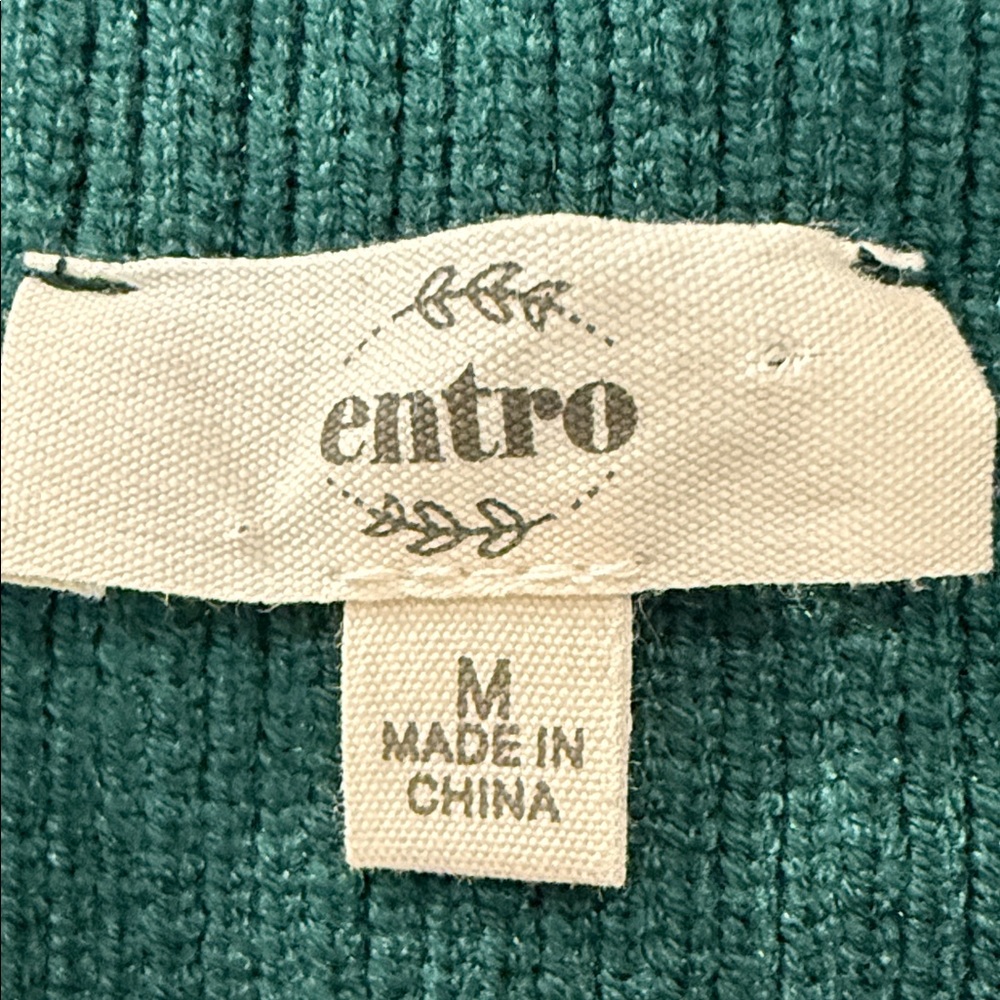 Entro Deep Green Turtleneck Crop Sweater - Picture 2 of 3